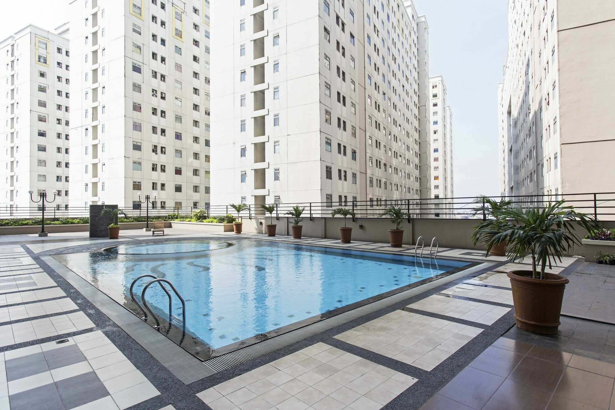 Reddoorz Apartment @ Pegangsaan Kelapa Gading 3 Jakarta Ngoại thất bức ảnh
