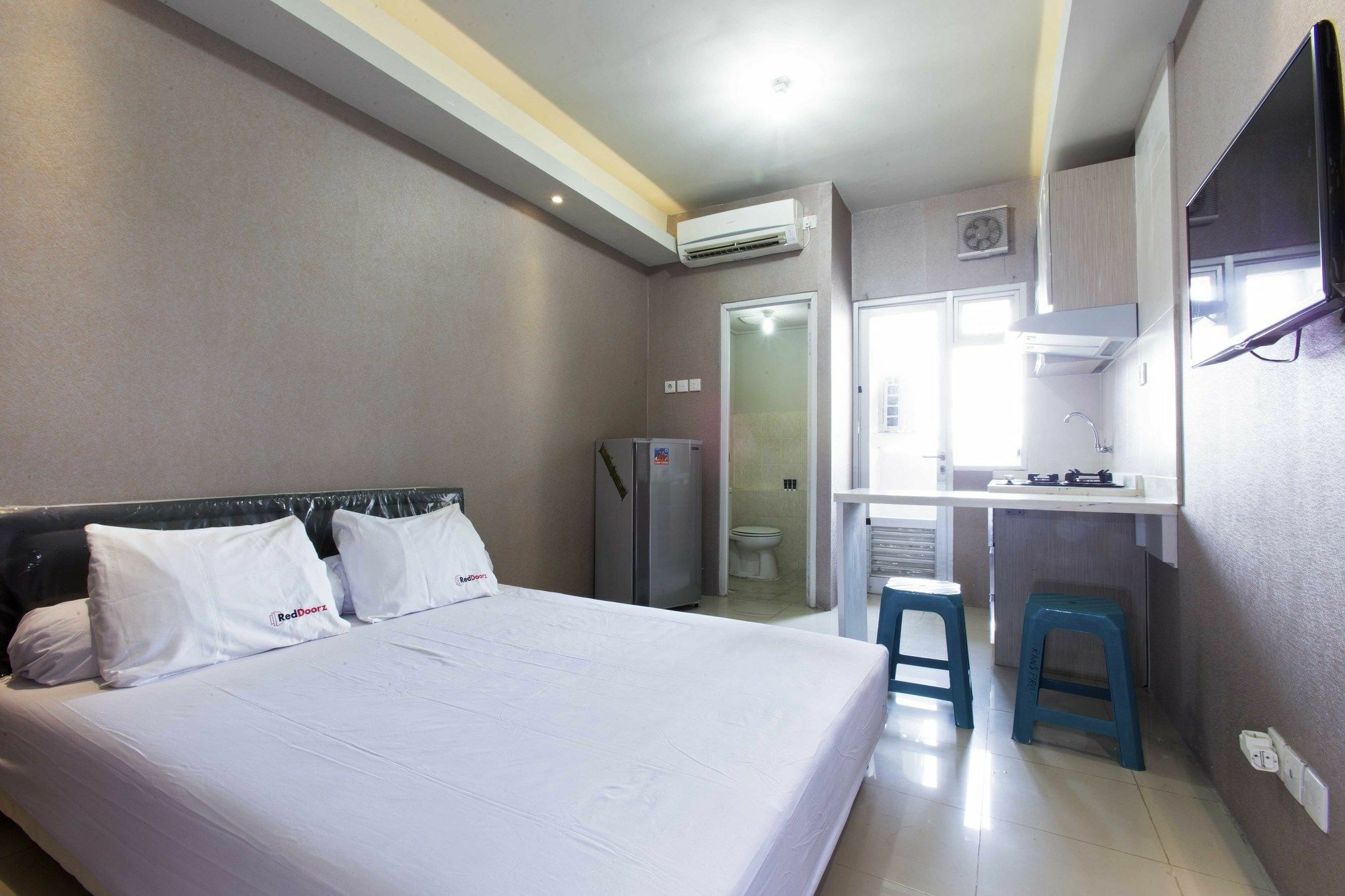 Reddoorz Apartment @ Pegangsaan Kelapa Gading 3 Jakarta Ngoại thất bức ảnh